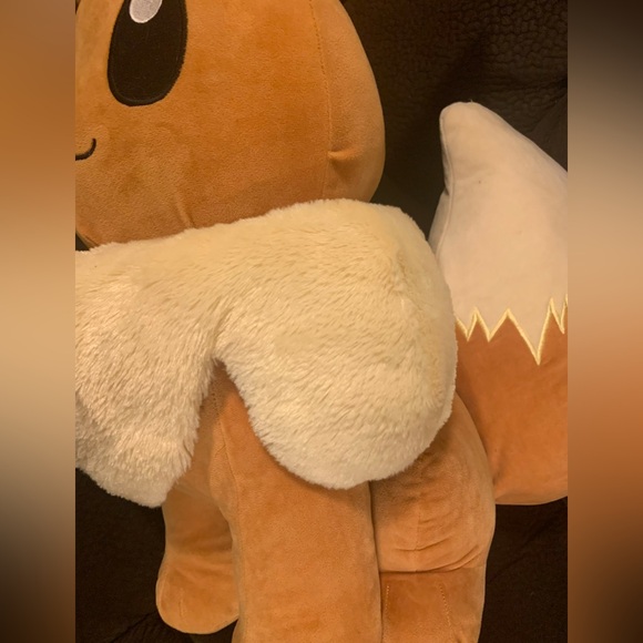 Giant 24” Pokemon Eevee plush - Picture 4 of 6
